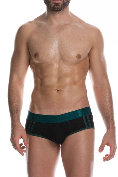 Gigo Black Cautious Brief